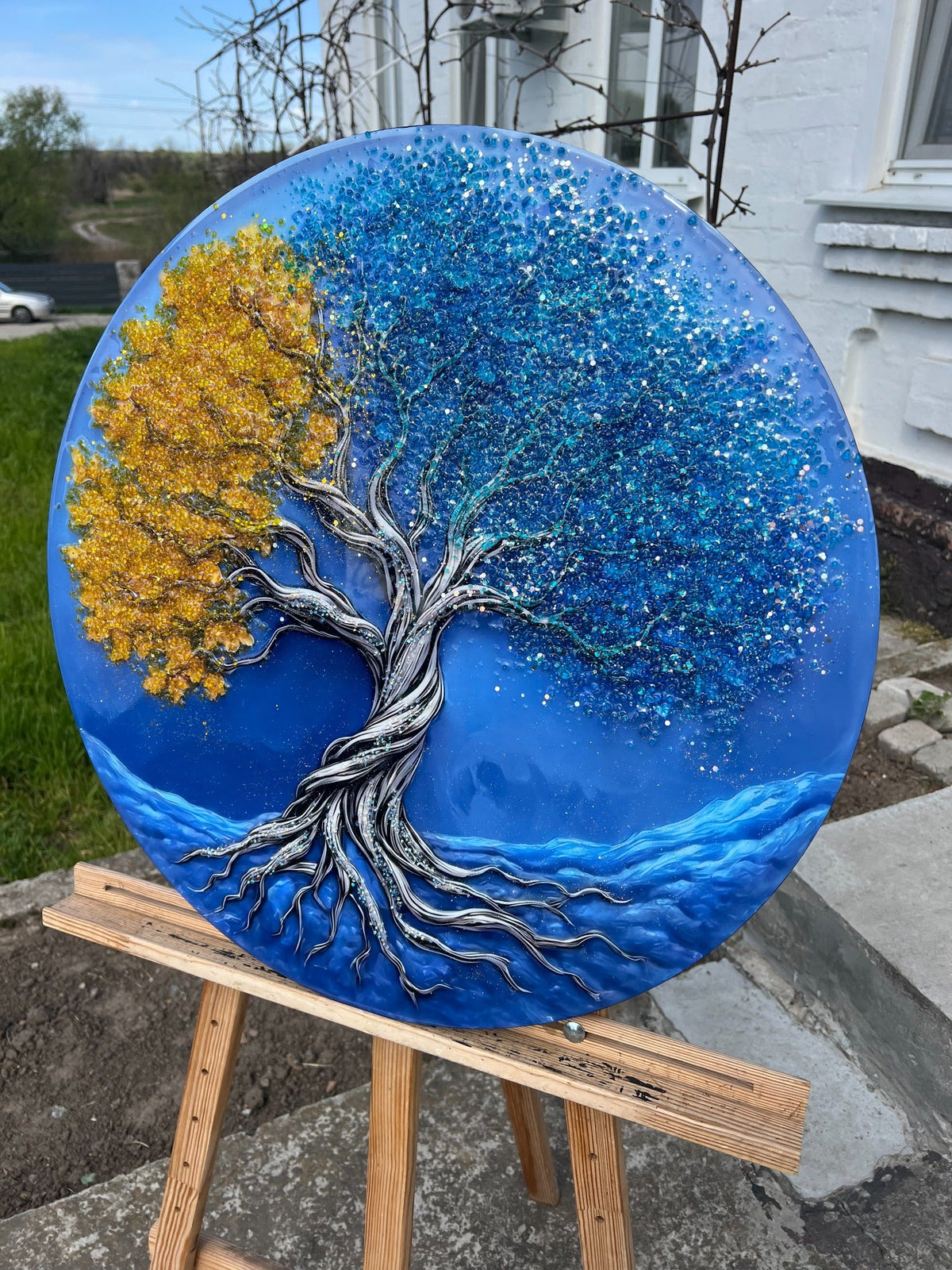 Blue and gold crystal artwork showing reflections under side lighting