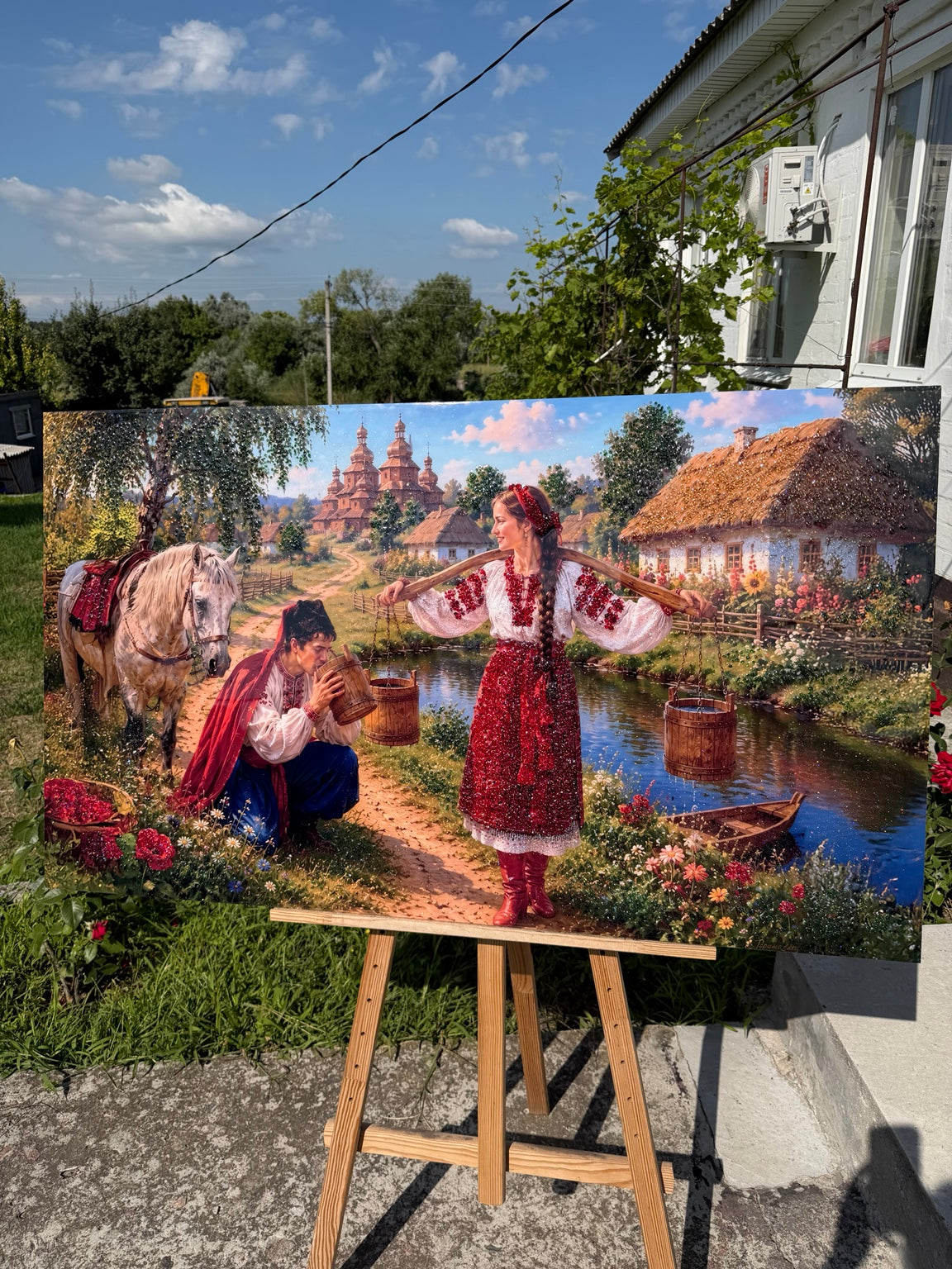 Українське село, дівчина у вишиванці з коромислом, білий кінь та старовинні хати